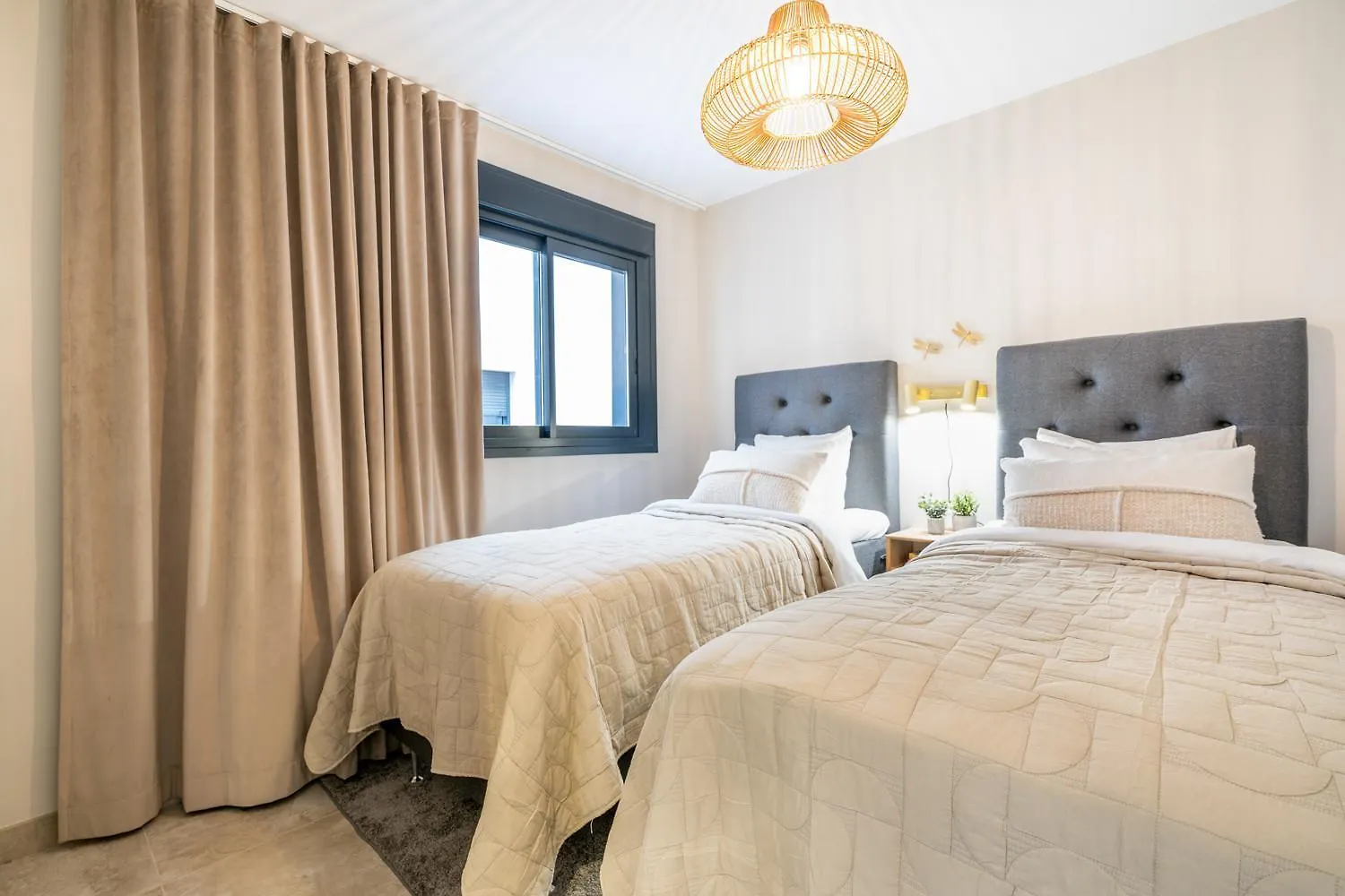 Inf34I - Modern & Bright City Apartment Estepona